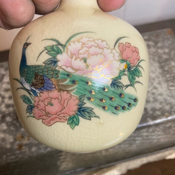 Vintage gold trimmed Small cream peacock decorative jar bud Vase crazing @ - Picture 4 of 4